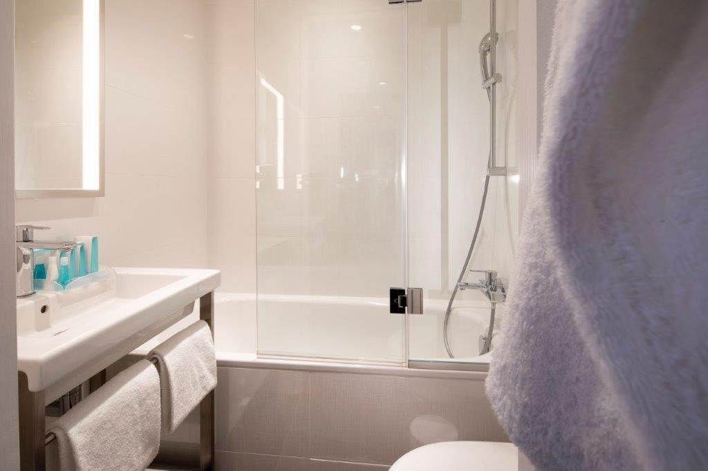 Hotel Les Jardins d'Eiffel Premium room Bathroom